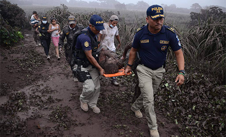 Encuentran 68 cadáveres cerca del Volcán de Fuego de Guatemala